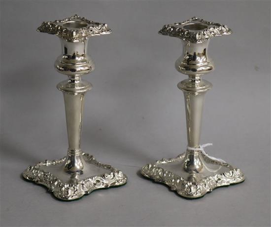 A pair of Edwardian repousse silver candlesticks, I.S. Greenberg & Co, Birmingham, 1905, weighted.